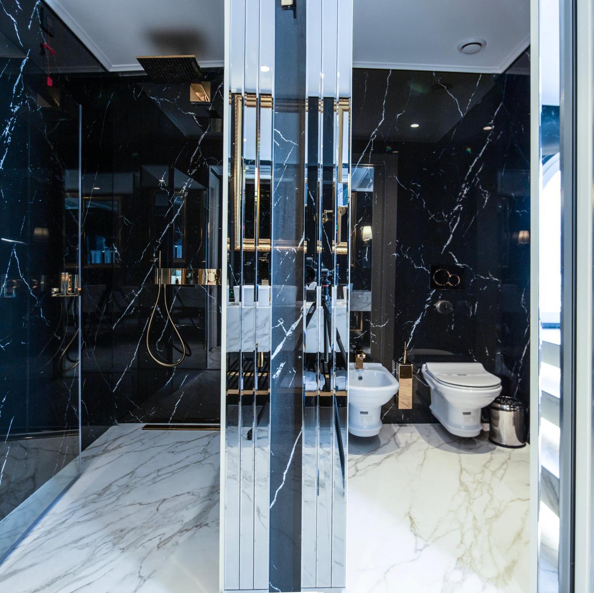 Xheko Imperial Luxury Hotel & Spa Tirana Kültér fotó Bathroom