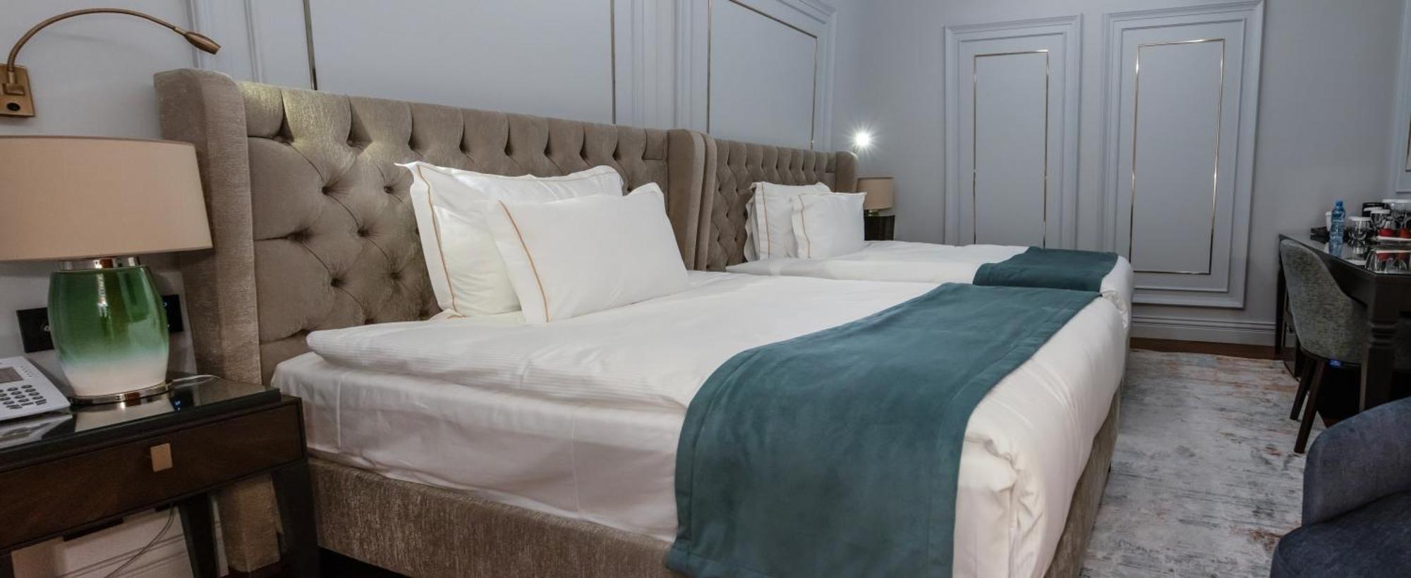 Xheko Imperial Luxury Hotel & Spa Tirana Kültér fotó A bed