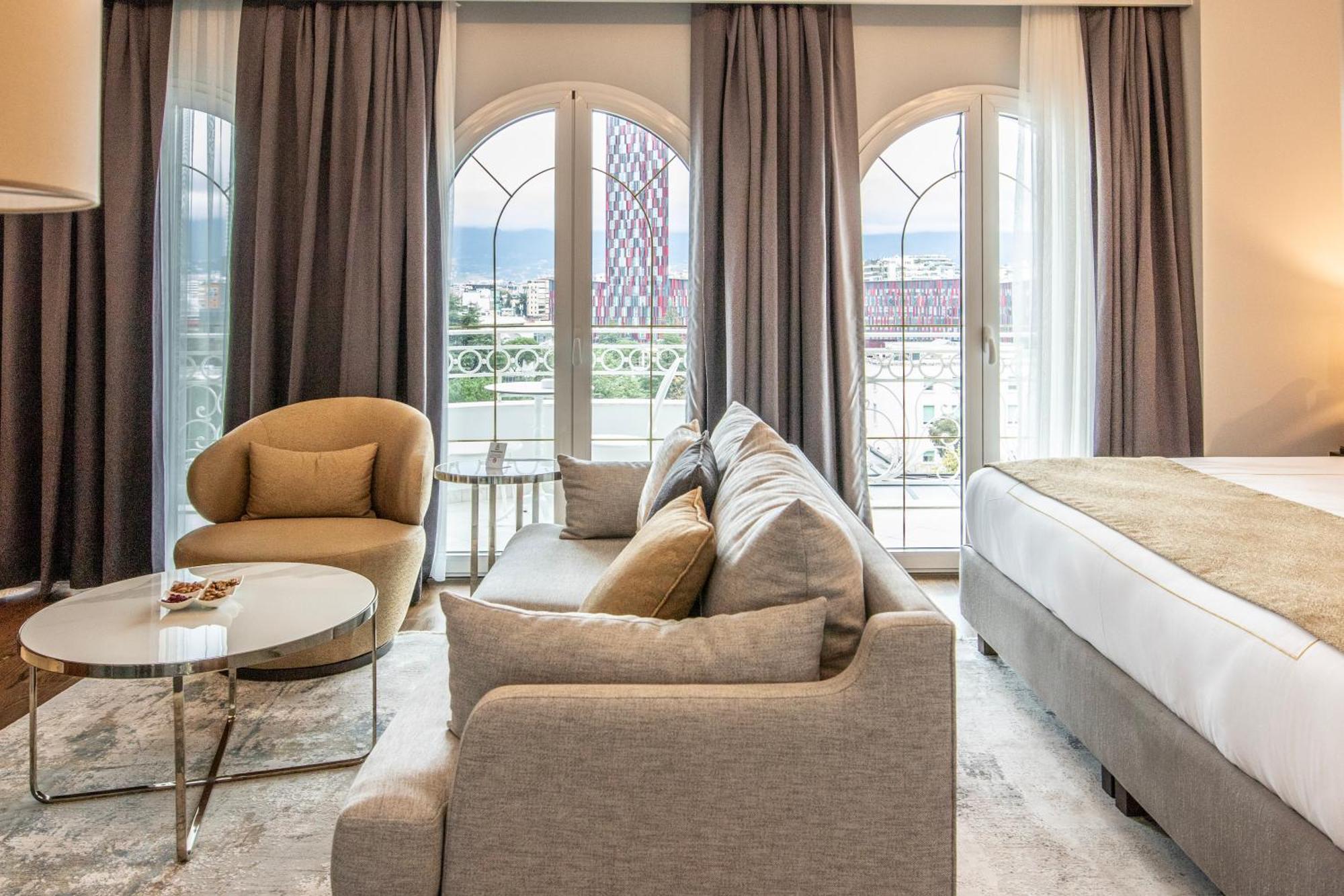 Xheko Imperial Luxury Hotel & Spa Tirana Kültér fotó A suite at the hotel