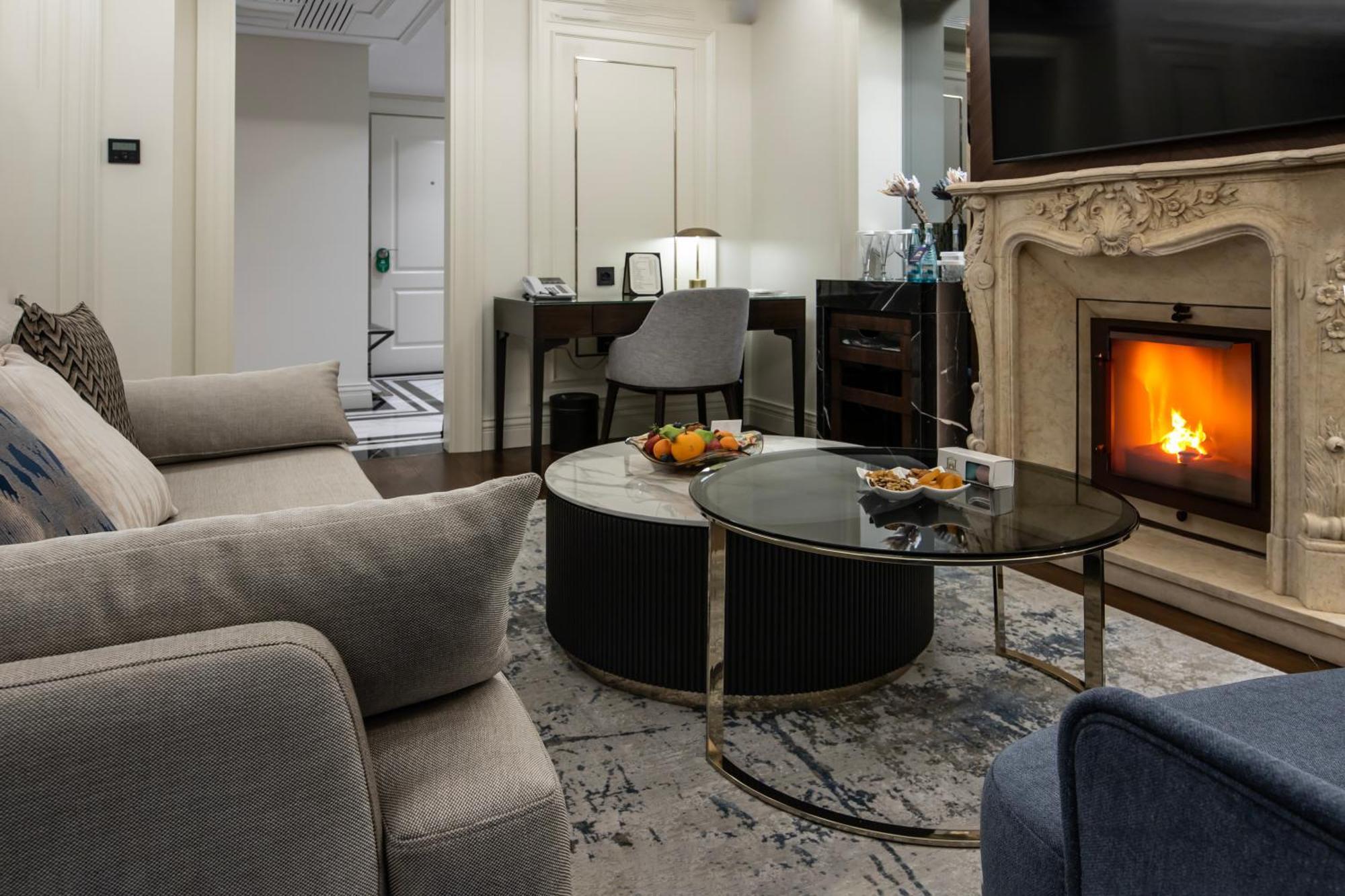 Xheko Imperial Luxury Hotel & Spa Tirana Kültér fotó A living room in a suite at the Ritz-Carlton, Moscow