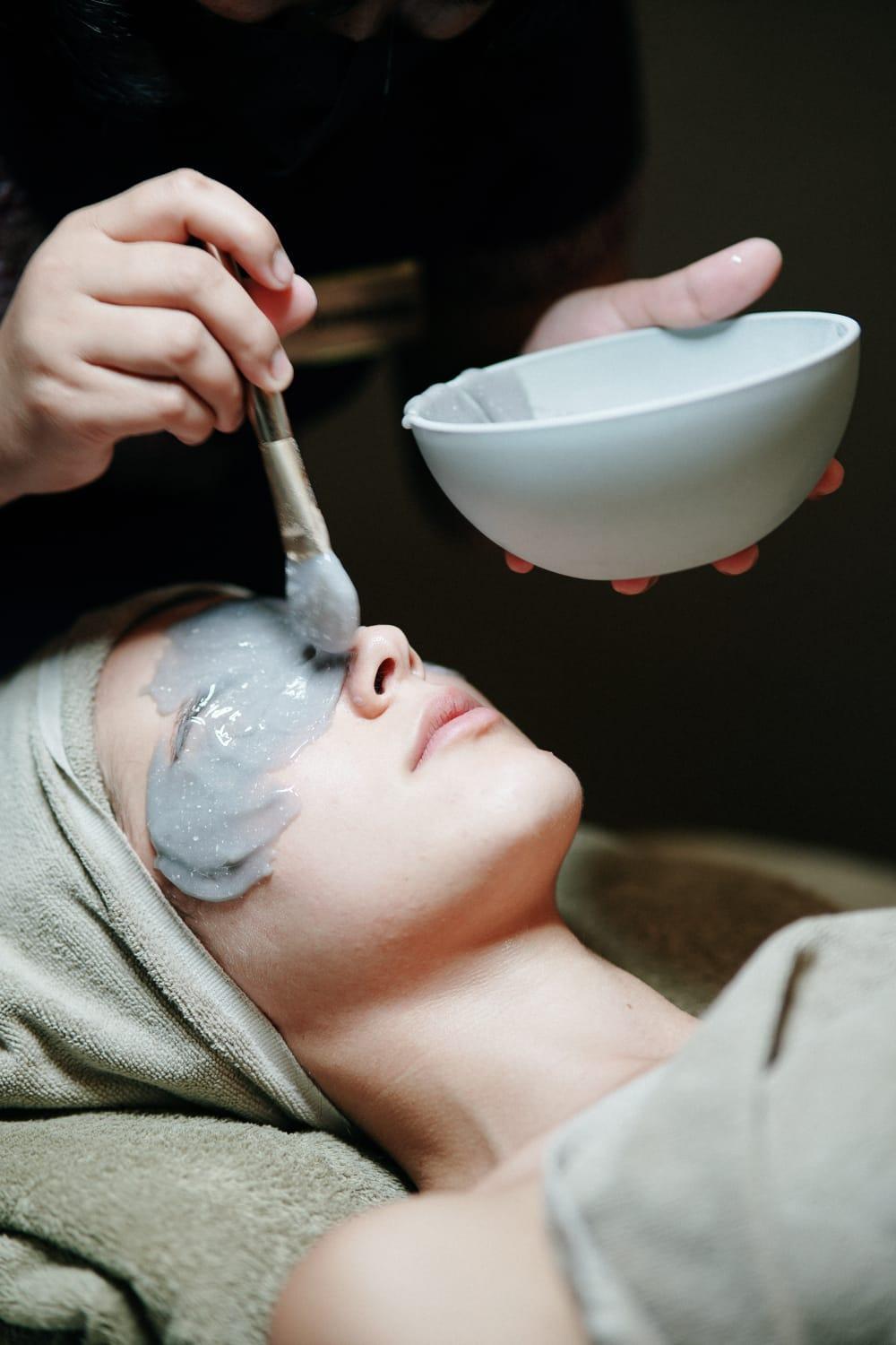 Xheko Imperial Luxury Hotel & Spa Tirana Kültér fotó A facial treatment