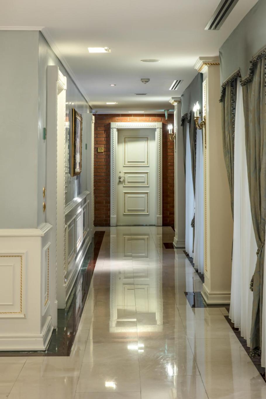 Xheko Imperial Luxury Hotel & Spa Tirana Szoba fotó A corridor