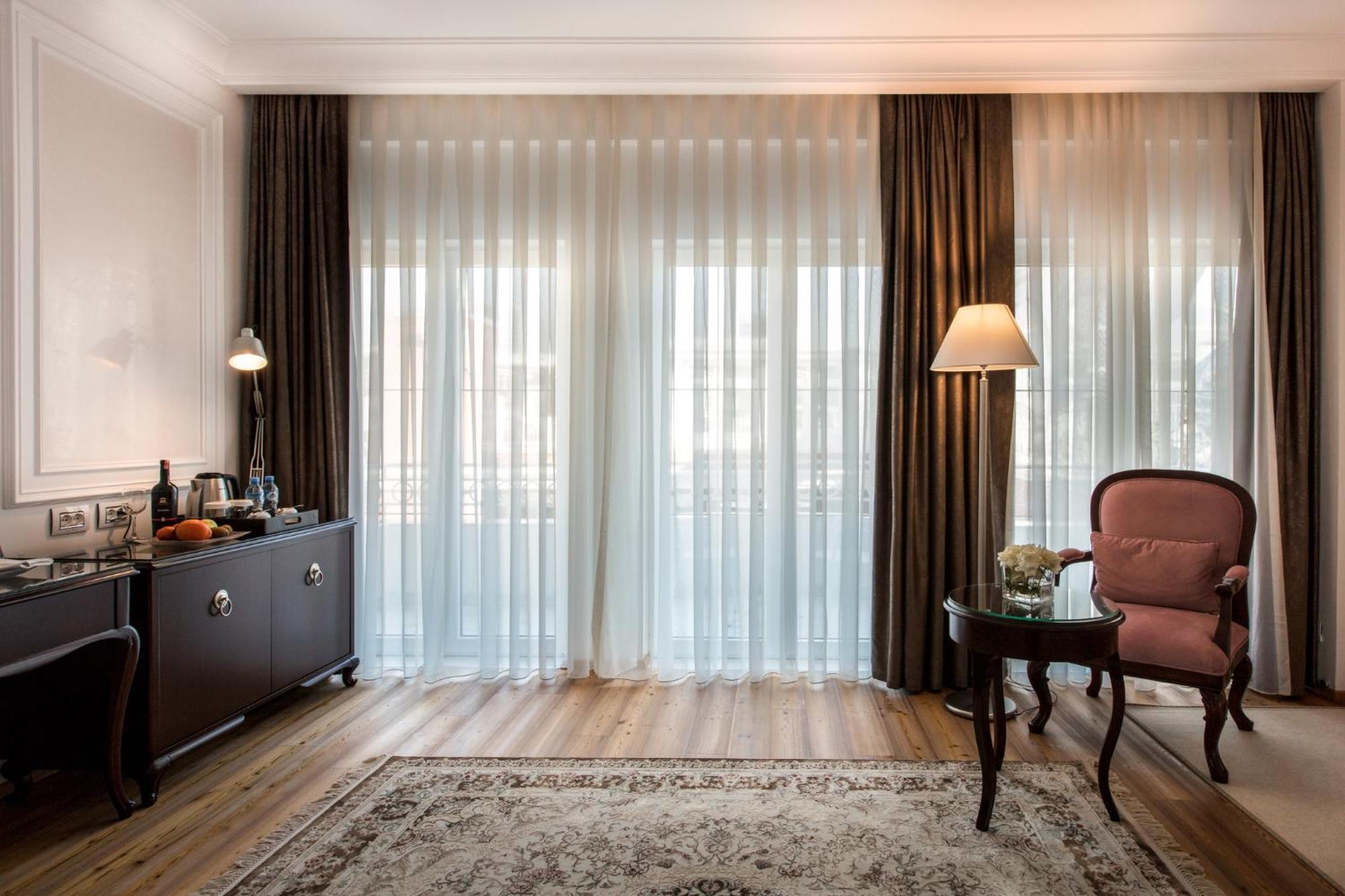 Xheko Imperial Luxury Hotel & Spa Tirana Kültér fotó A room at the hotel